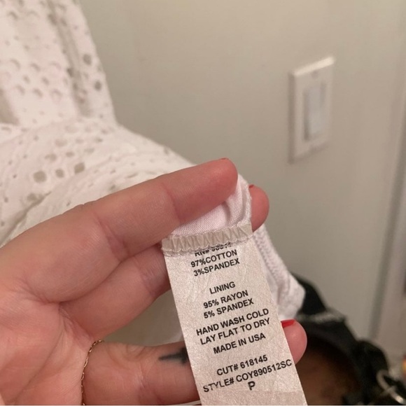 Scoop Eyelet Dress - Picture 4 of 5